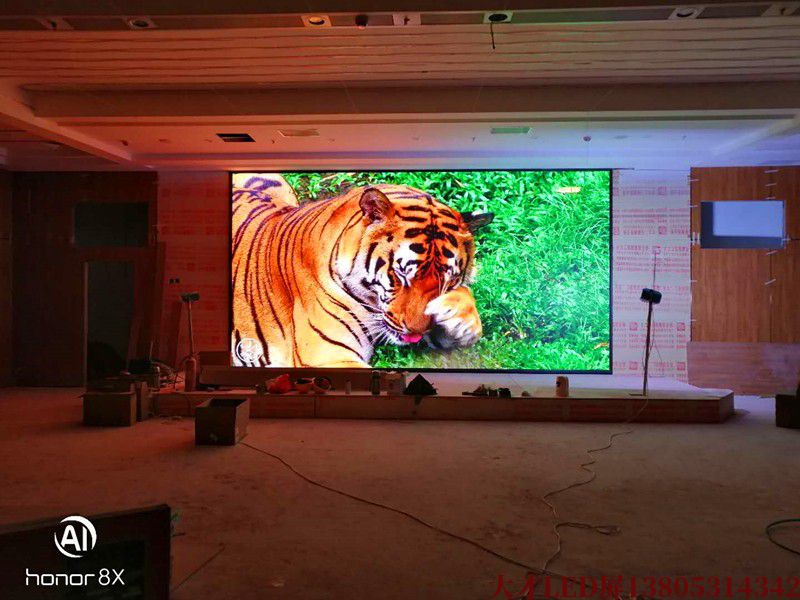 河北室内小间距LED显示屏施工完成